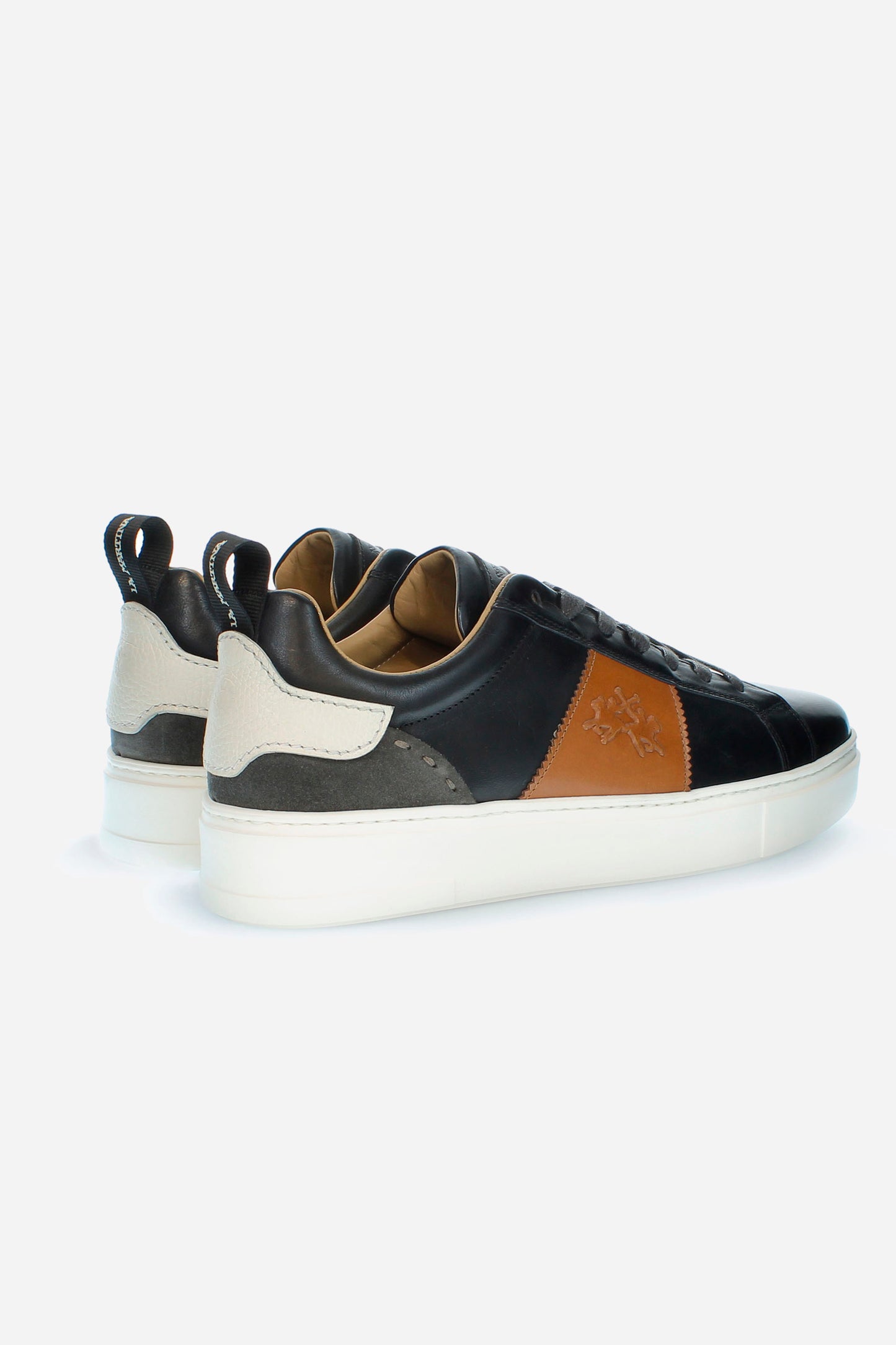Leather sneaker