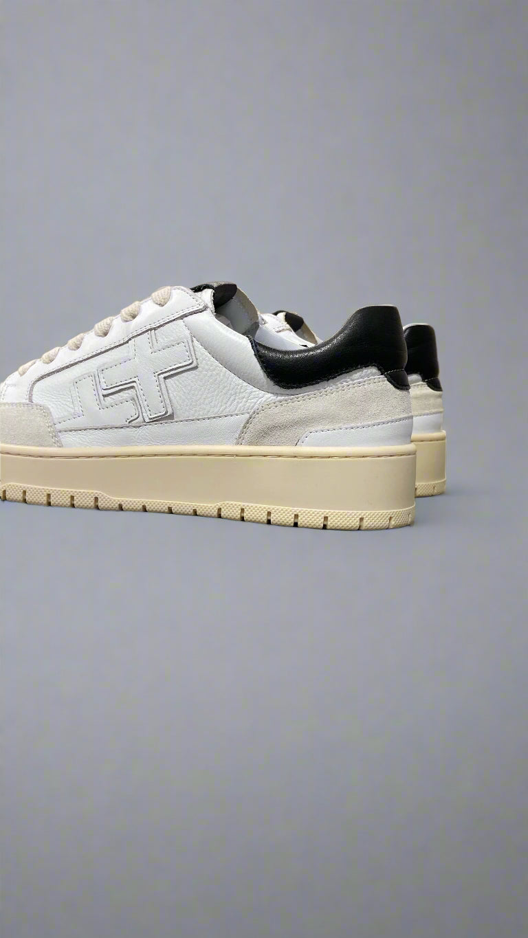 Court Sneaker