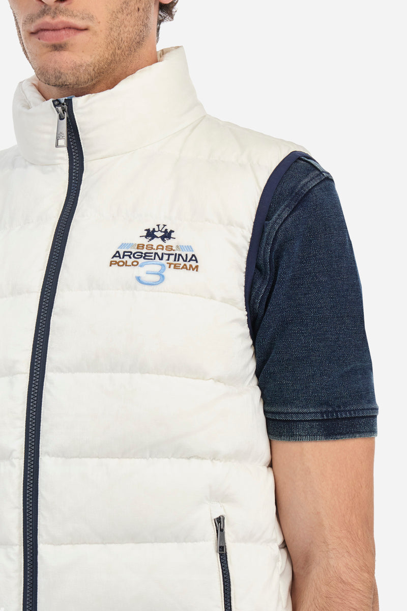 Sleeveless jacket