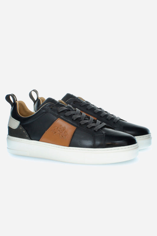 Leather sneaker